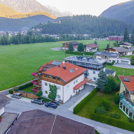Ferienwohnungen Vier Jahreszeiten Längenfeld Exterior photo