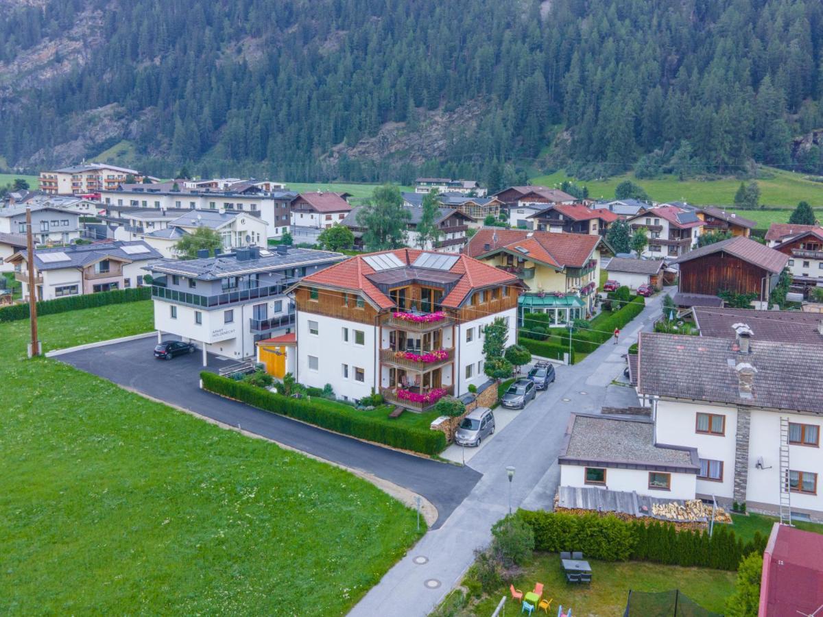 Ferienwohnungen Vier Jahreszeiten Längenfeld Exterior photo