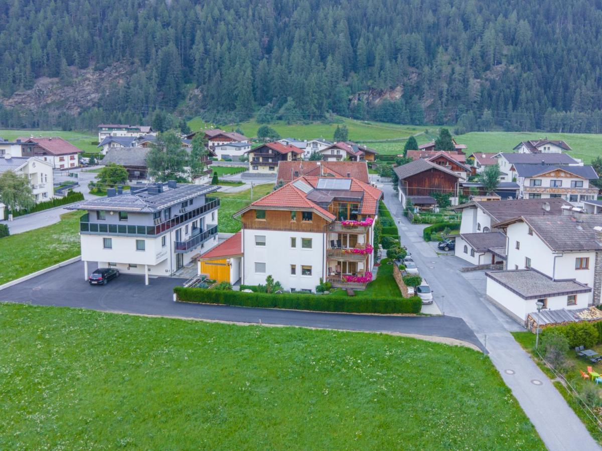 Ferienwohnungen Vier Jahreszeiten Längenfeld Exterior photo